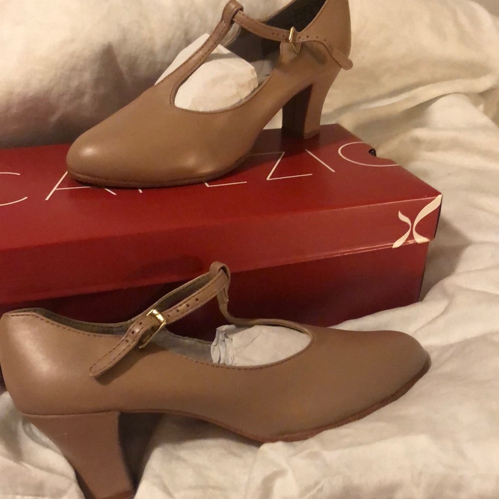 BRAND NEW 2” CAPEZIO T-STRAP CHARACTER SHOES 7.5♥️